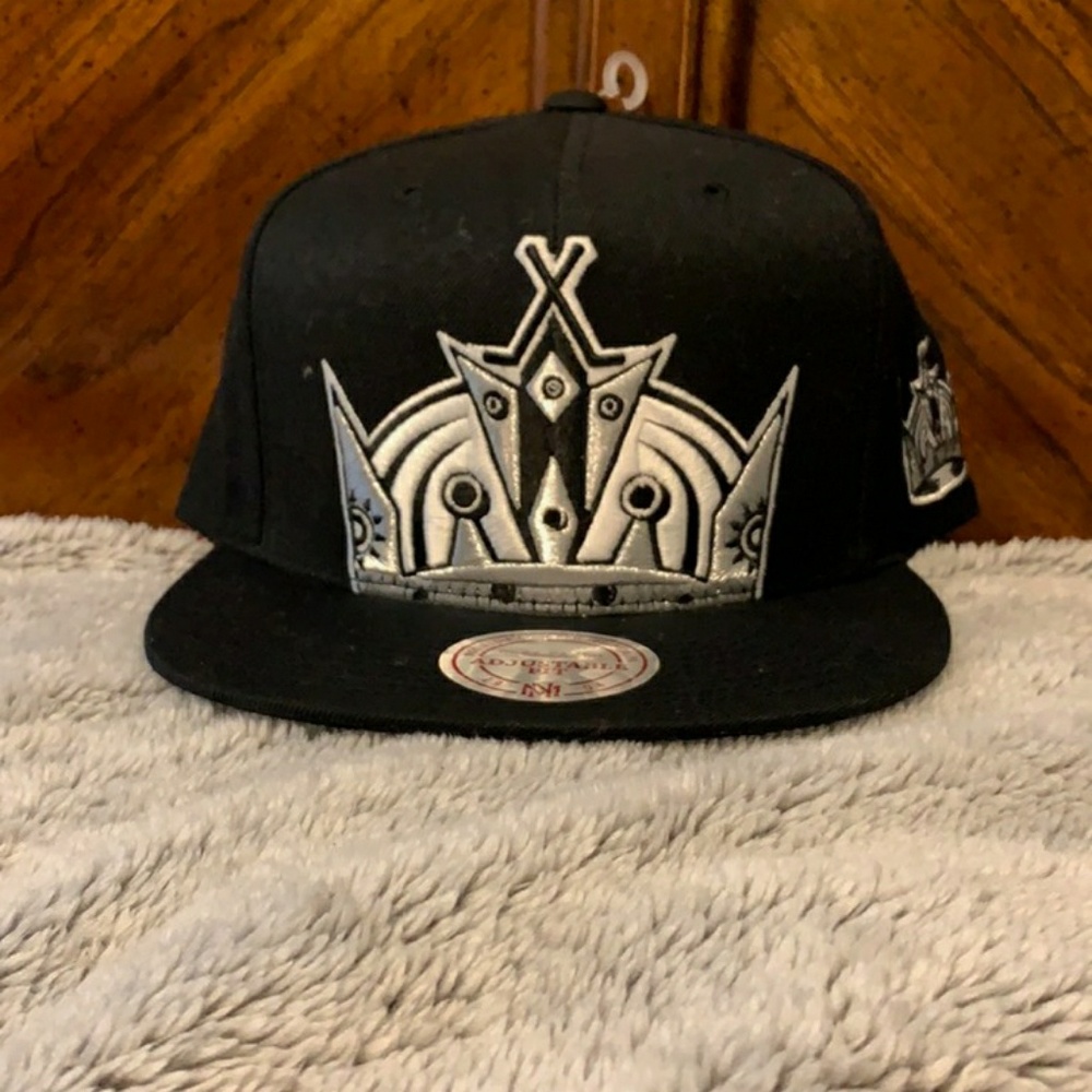 Brand new Mitchell & Ness snap back LA Kings hat